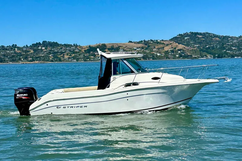 The Image of 2013 Seaswirl Striper 2601 Walkaround O/B boat cruising on a sunny lake. - 0