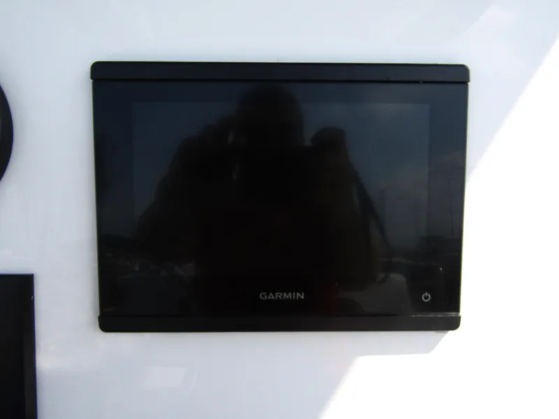 Slide: The Image of Garmin display on 2024 Wellcraft 202 Fisherman boat dashboard. - 17