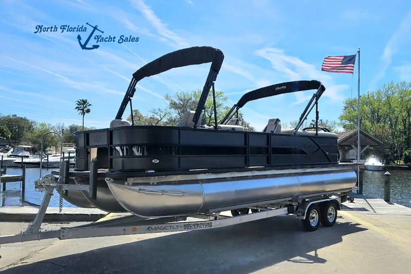 The Image of Bentley Pontoons Fish 243 Center Walk Through 2026 - undefined