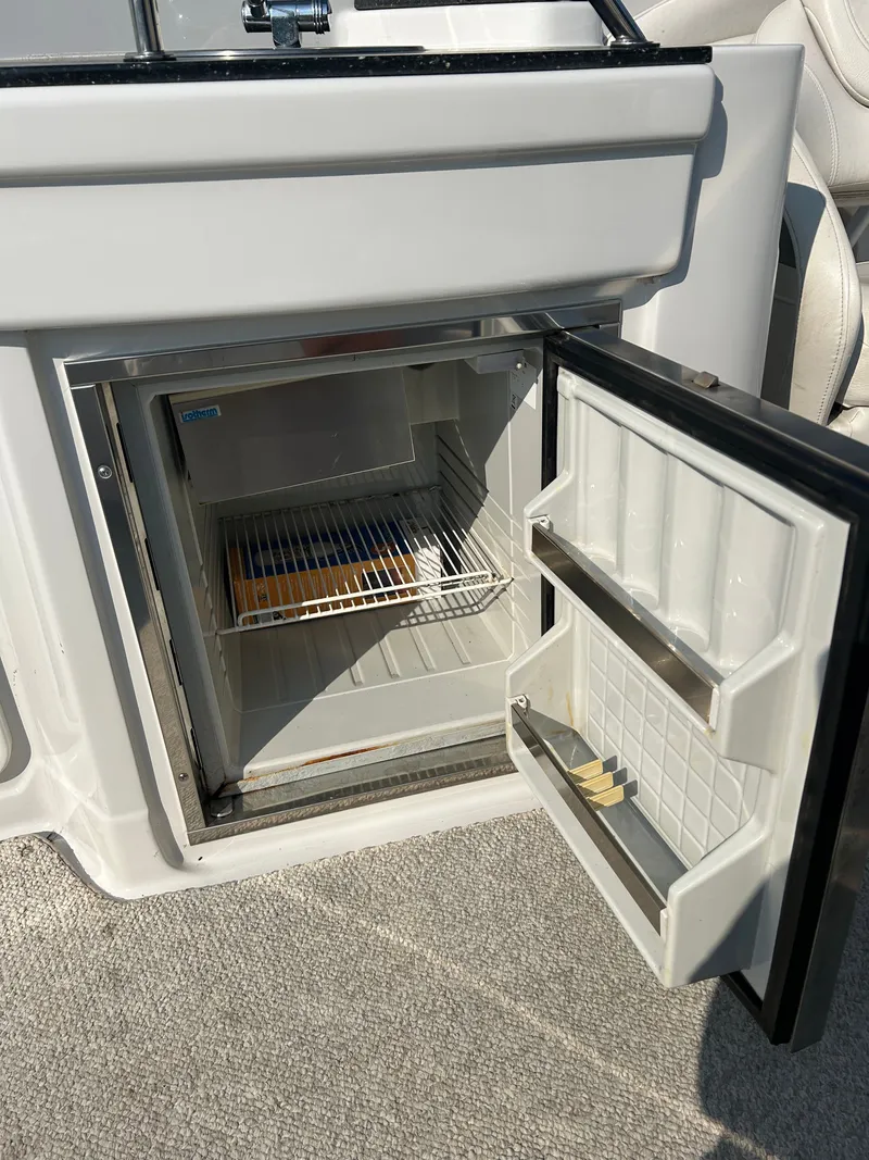 Slide: The Image of Crownline Boats 300 LS 2008 - 30