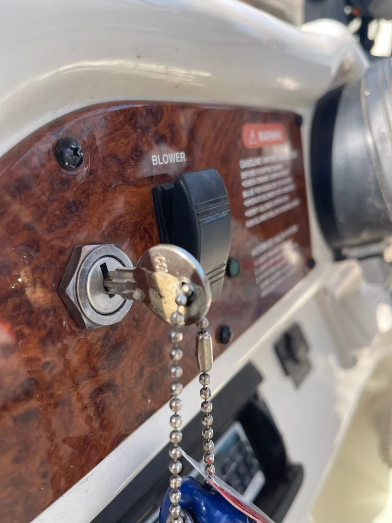 Slide: The Image of Ignition key in dashboard of a 1998 Sea Ray 280 Bow Rider. - 5