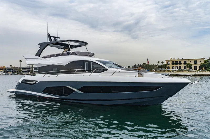 Slide: The Image of Sunseeker Manhattan 68 2023 - 0