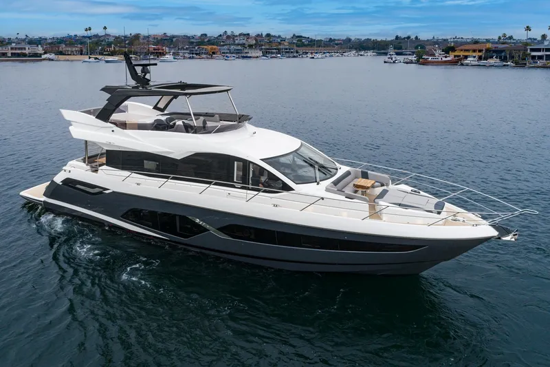 Slide: The Image of Sunseeker Manhattan 68 2023 - 1