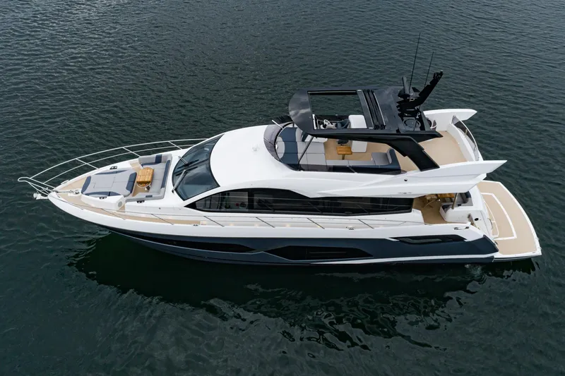 Slide: The Image of Sunseeker Manhattan 68 2023 - 10