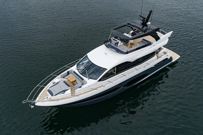 Slide: The Image of Sunseeker Manhattan 68 2023 - 11