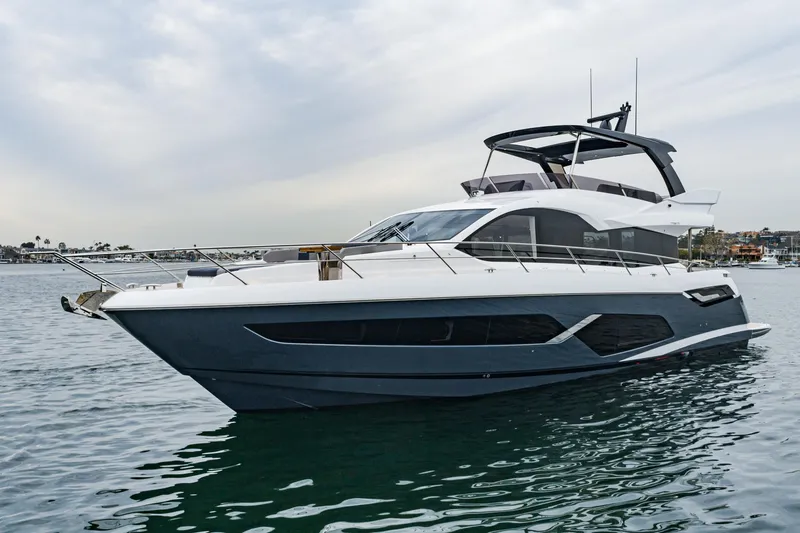 Slide: The Image of Sunseeker Manhattan 68 2023 - 13