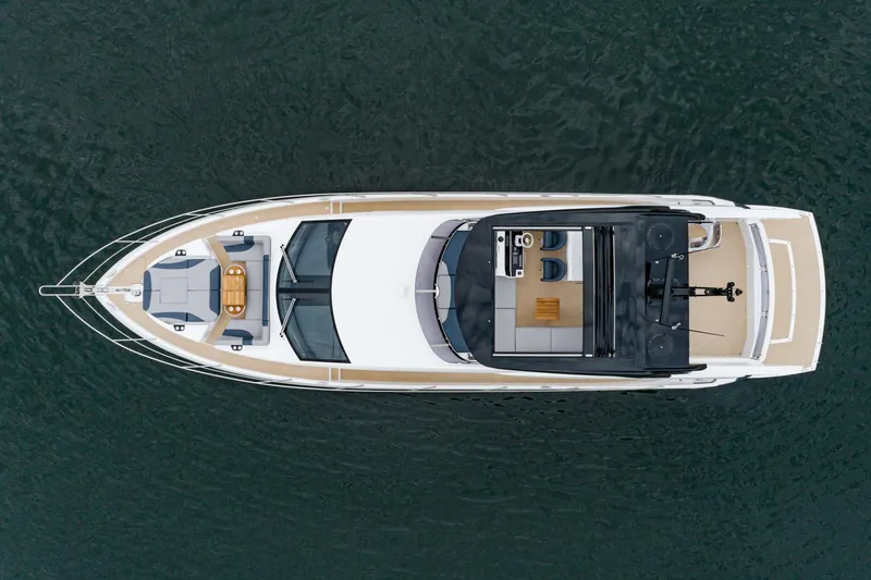 Slide: The Image of Sunseeker Manhattan 68 2023 - 14