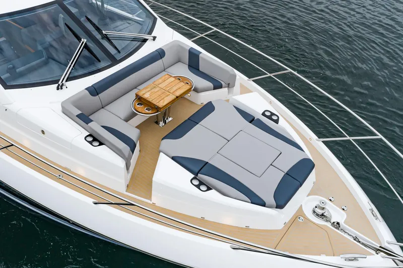 Slide: The Image of Sunseeker Manhattan 68 2023 - 15