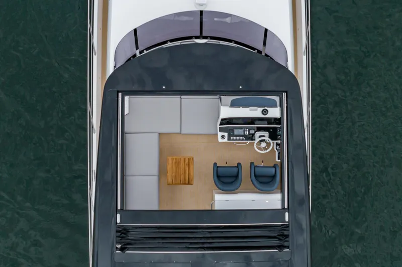 Slide: The Image of Sunseeker Manhattan 68 2023 - 17