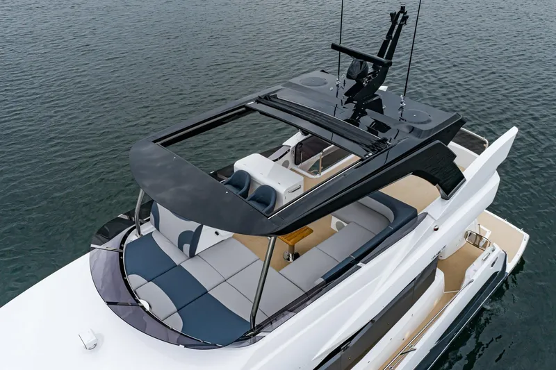 Slide: The Image of Sunseeker Manhattan 68 2023 - 19