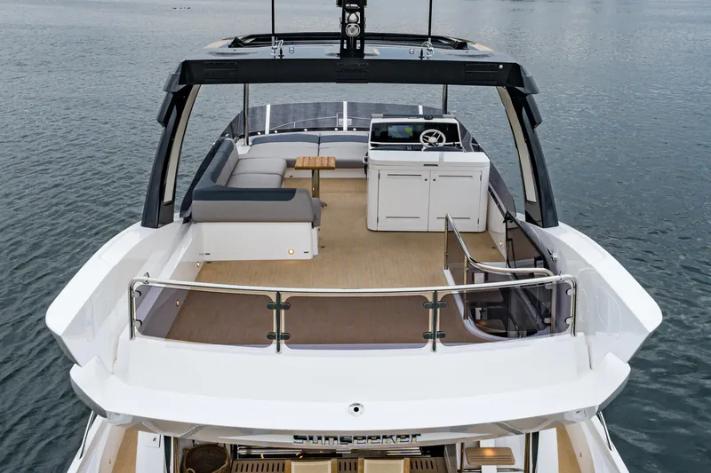 Slide: The Image of Sunseeker Manhattan 68 2023 - 21