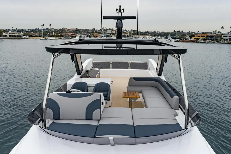 Slide: The Image of Sunseeker Manhattan 68 2023 - 22