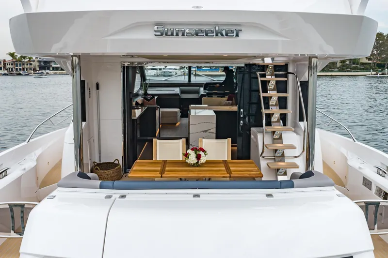 Slide: The Image of Sunseeker Manhattan 68 2023 - 29