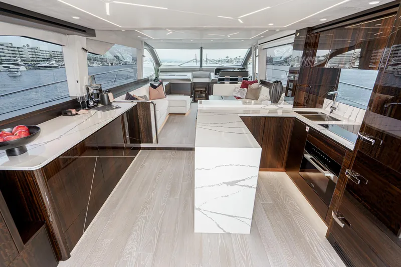 Slide: The Image of Sunseeker Manhattan 68 2023 - 32