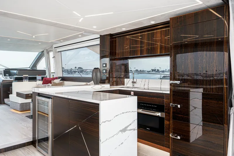 Slide: The Image of Sunseeker Manhattan 68 2023 - 33