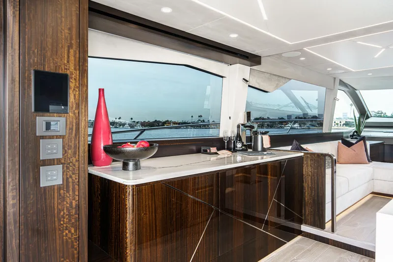 Slide: The Image of Sunseeker Manhattan 68 2023 - 34