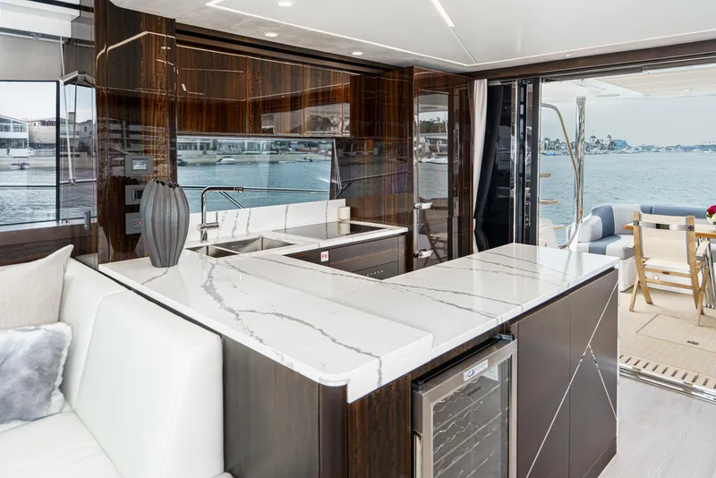 Slide: The Image of Sunseeker Manhattan 68 2023 - 36