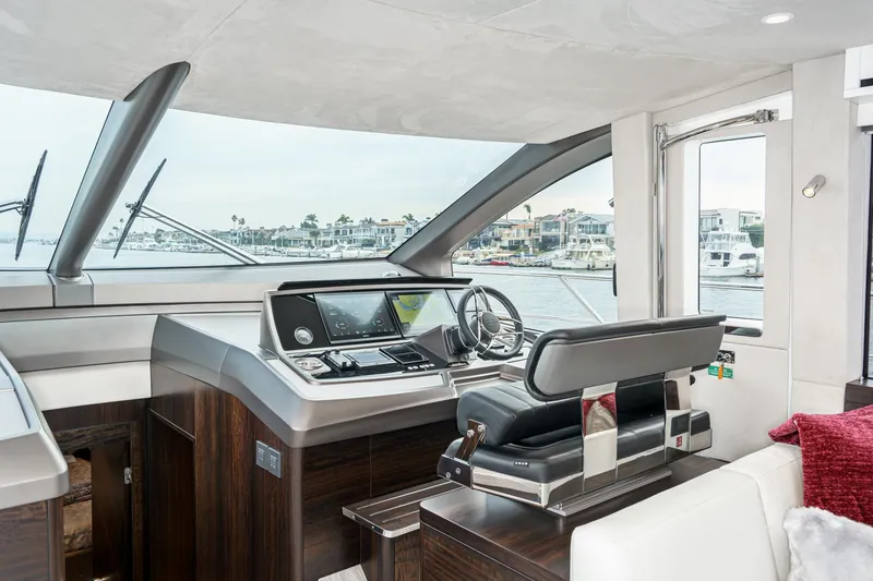 Slide: The Image of Sunseeker Manhattan 68 2023 - 39