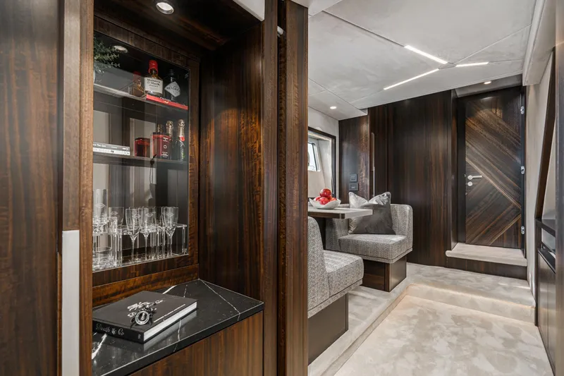 Slide: The Image of Sunseeker Manhattan 68 2023 - 41