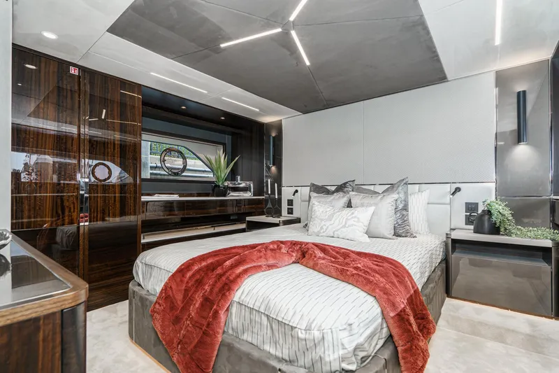 Slide: The Image of Sunseeker Manhattan 68 2023 - 42