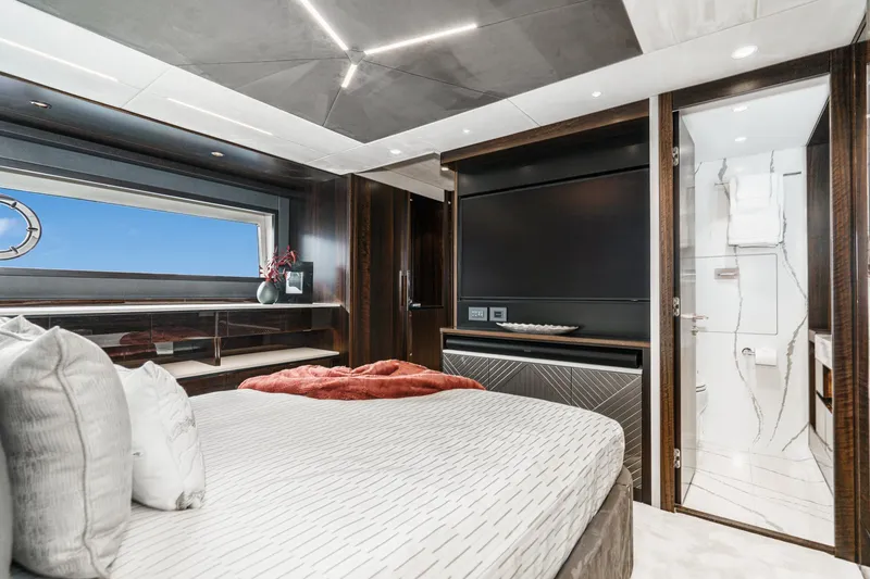 Slide: The Image of Sunseeker Manhattan 68 2023 - 43