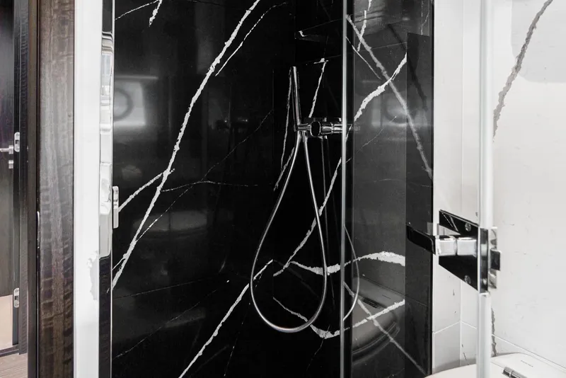 Slide: The Image of Sunseeker Manhattan 68 2023 - 45