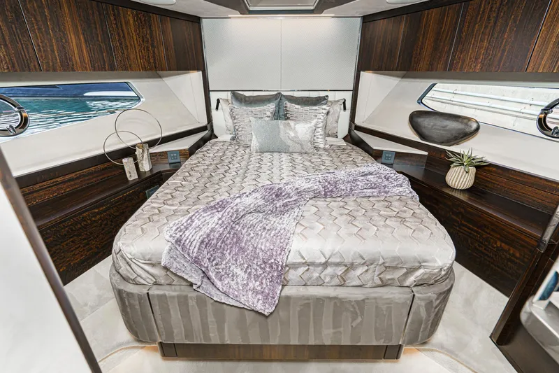 Slide: The Image of Sunseeker Manhattan 68 2023 - 46