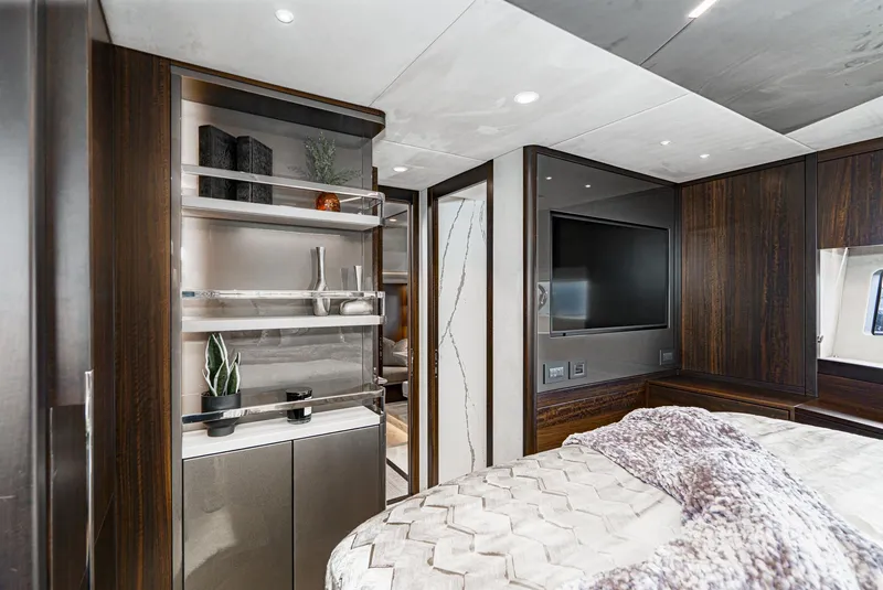 Slide: The Image of Sunseeker Manhattan 68 2023 - 47