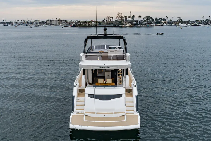 Slide: The Image of Sunseeker Manhattan 68 2023 - 7