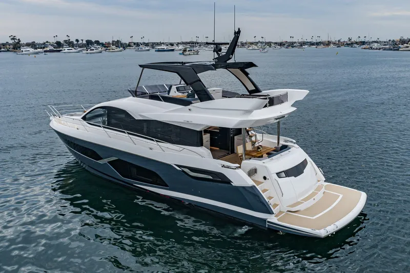 Slide: The Image of Sunseeker Manhattan 68 2023 - 8