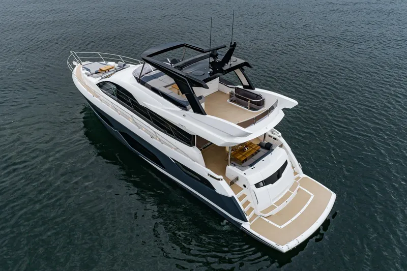 Slide: The Image of Sunseeker Manhattan 68 2023 - 9