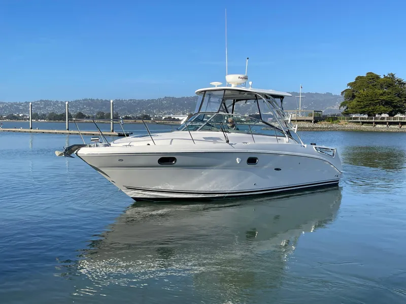 Slide: The Image of 2005 Sea Ray Amberjack 290 boat on calm water, clear sky background. - 4
