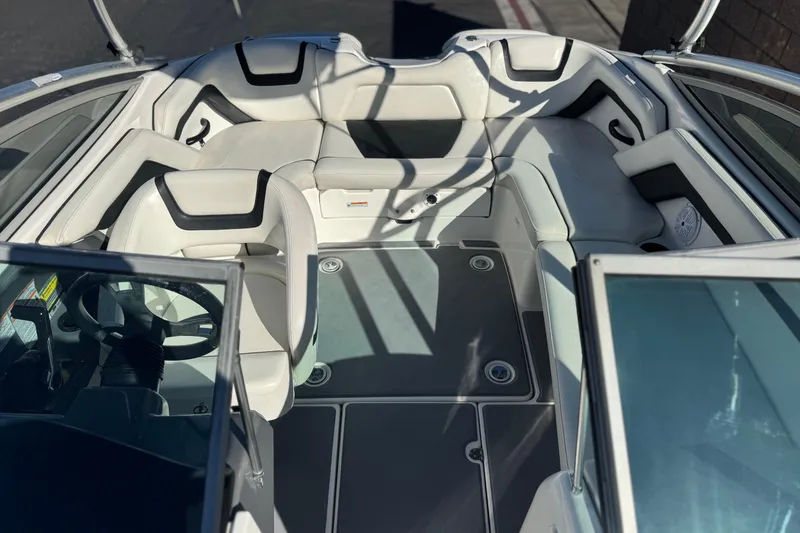 Slide: The Image of 2015 Yamaha Boats AR190 interior with white seating and steering wheel. - 14