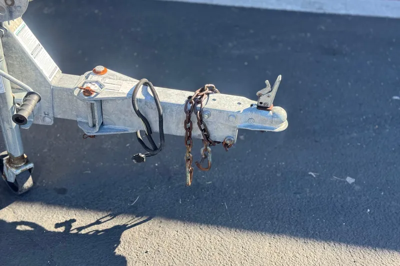 Slide: The Image of Trailer hitch of a 2015 Yamaha Boats AR190 on asphalt surface. - 27