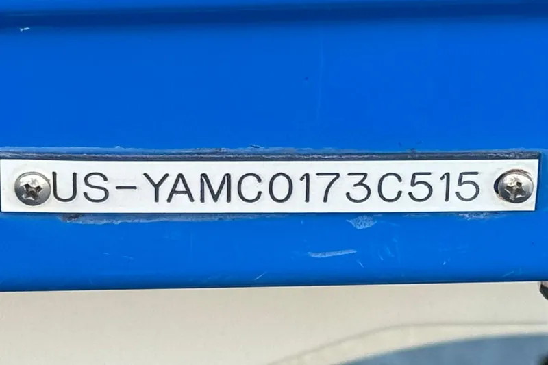 Slide: The Image of 2015 Yamaha Boats AR190 hull identification number on blue background. - 29