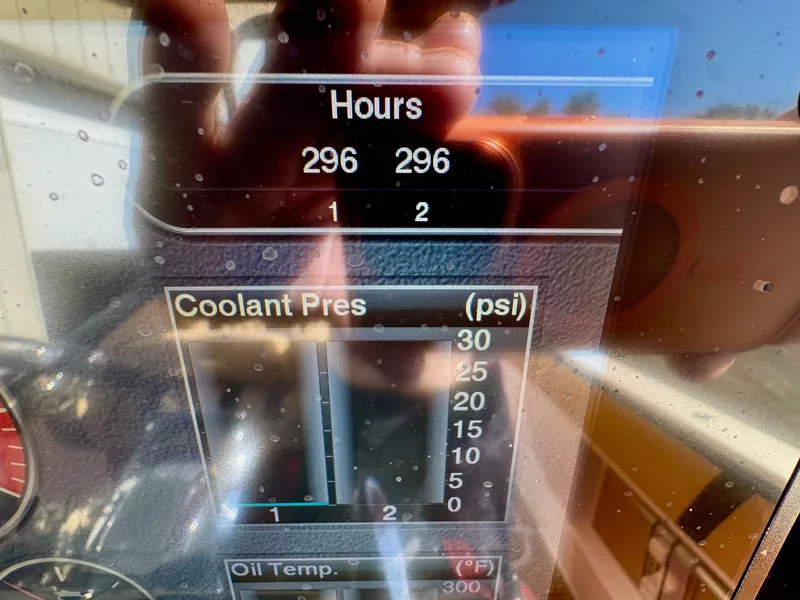 Slide: The Image of Display showing hours and coolant pressure, Concept 36' Open Deck 2019. - 7