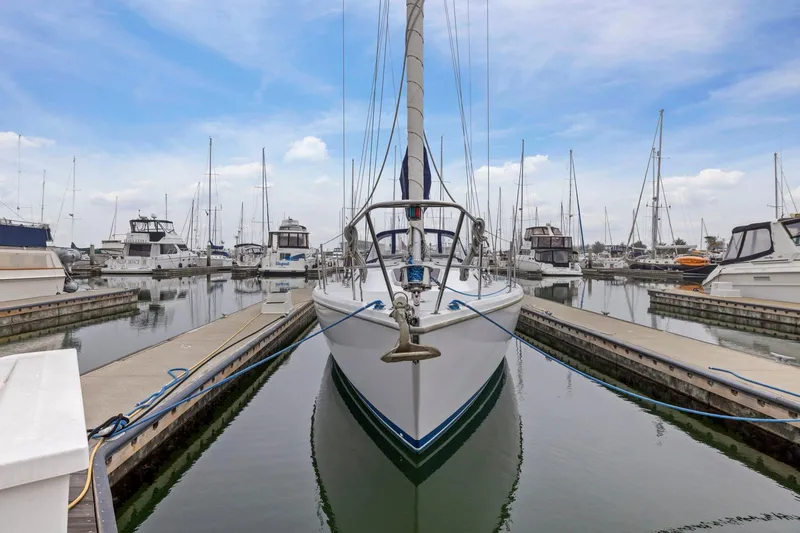 Slide: The Image of 2004 Catalina 36 MkII sailboat docked in a marina under a clear blue sky. - 4