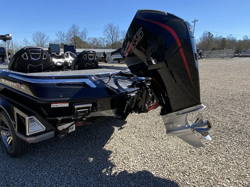 Slide: The Image of Ranger Z520R 2025 boat with powerful outboard motor. - 10