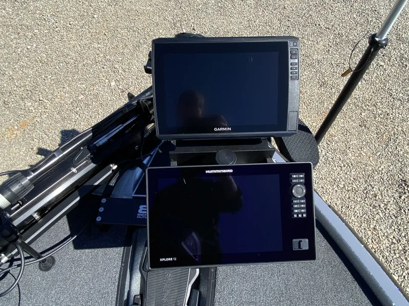 Slide: The Image of Garmin and Humminbird screens on Ranger Z520R boat, 2025 model. - 5