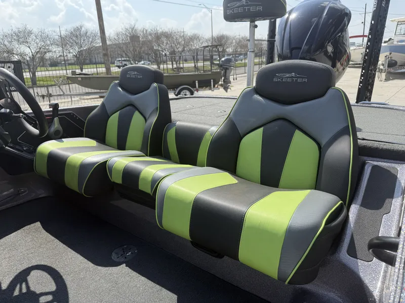 Slide: The Image of Skeeter ZX200 2021 - 11