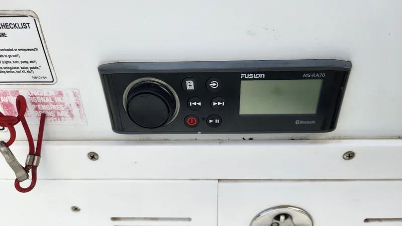 Slide: The Image of Polar 2310 Bay 2005 - 16