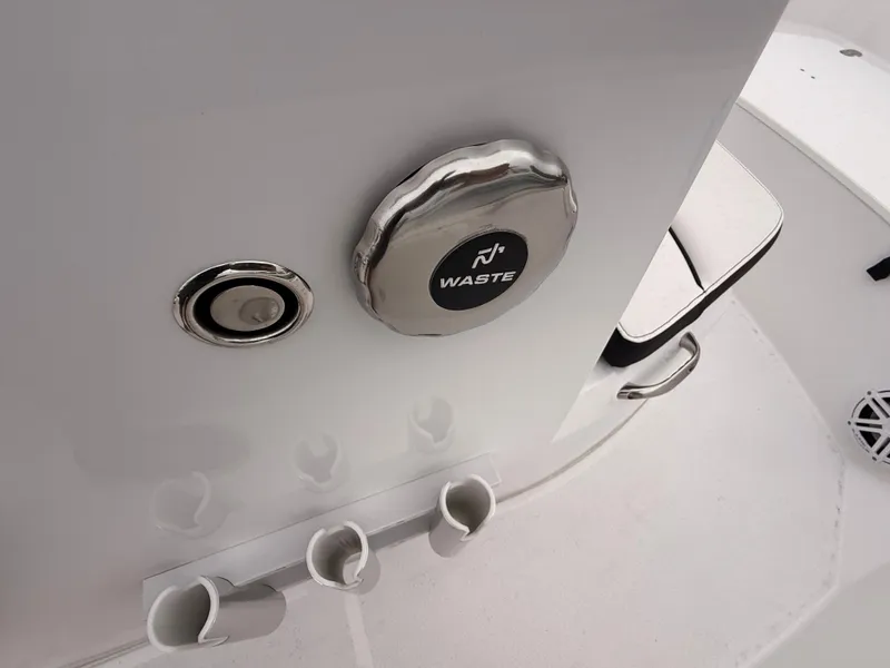 Slide: The Image of Stingray 173 CC 2026 - 24