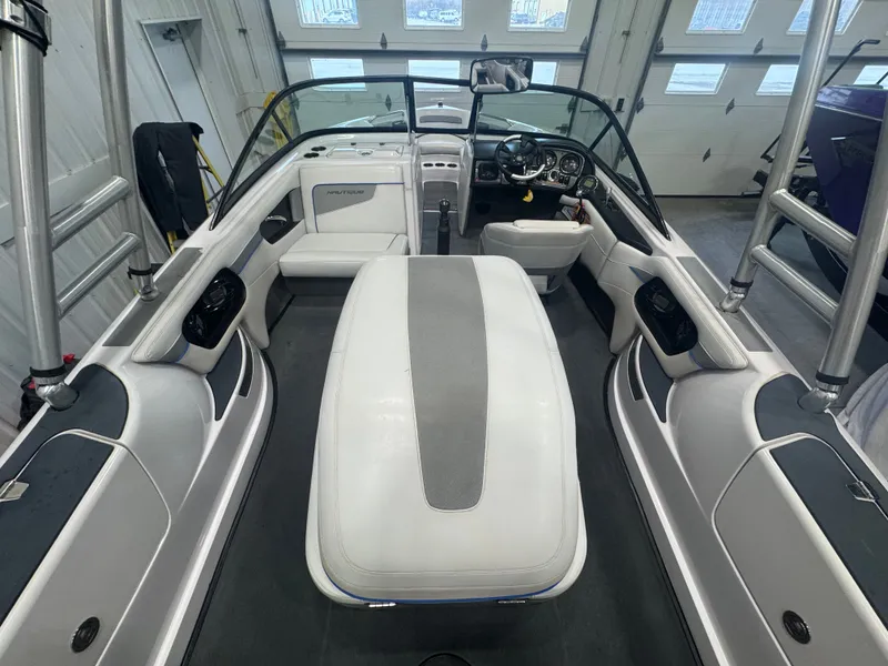 Slide: The Image of Nautique 200OB 2010 - 25