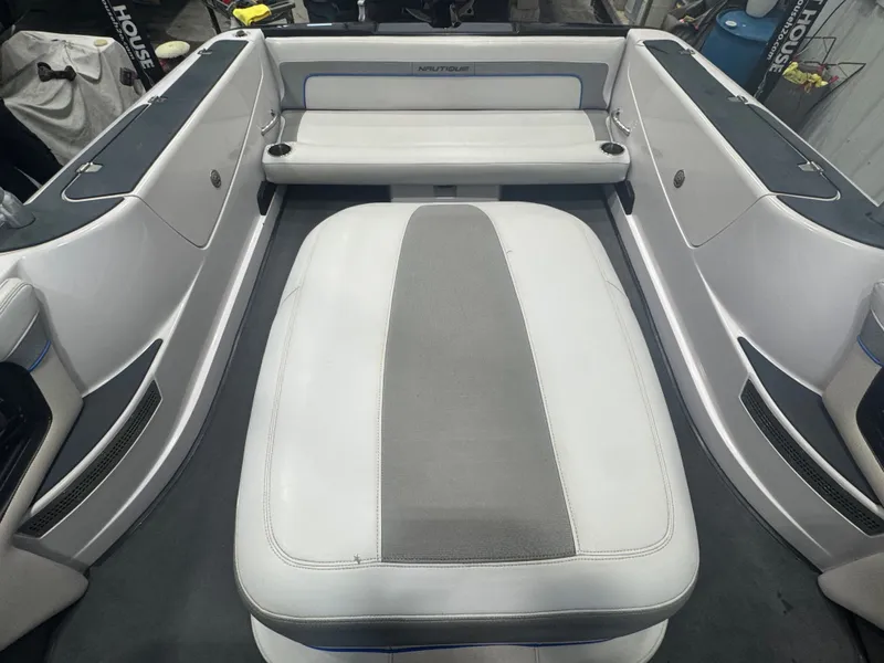Slide: The Image of Nautique 200OB 2010 - 32