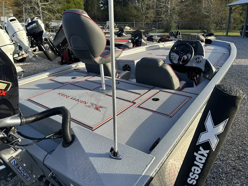 Slide: The Image of Xpress H20C Crappie 2026 - 6