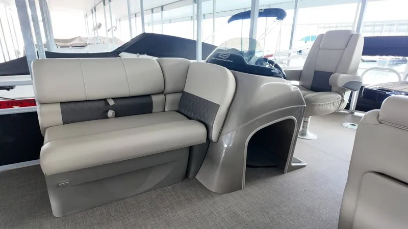 Slide: The Image of Tracker 20DLX Fishin Barge 2022 - 13