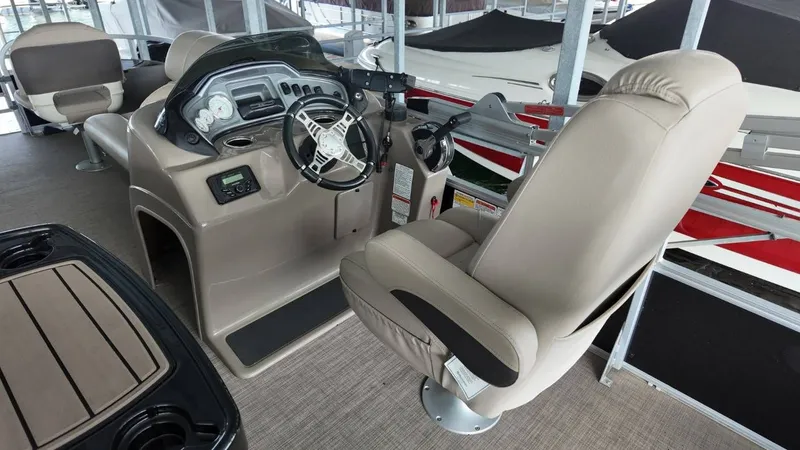 Slide: The Image of Tracker 20DLX Fishin Barge 2022 - 20