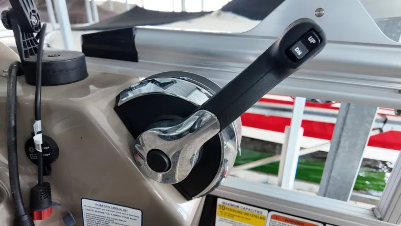 Slide: The Image of Tracker 20DLX Fishin Barge 2022 - 25