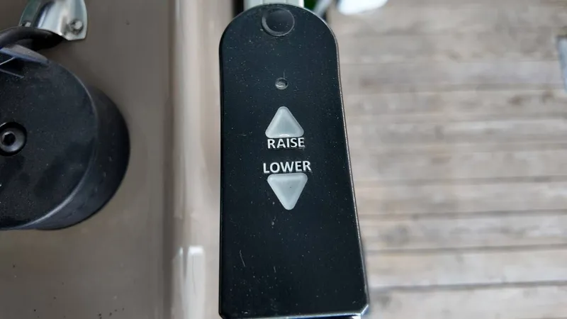 Slide: The Image of Tracker 20DLX Fishin Barge 2022 - 28