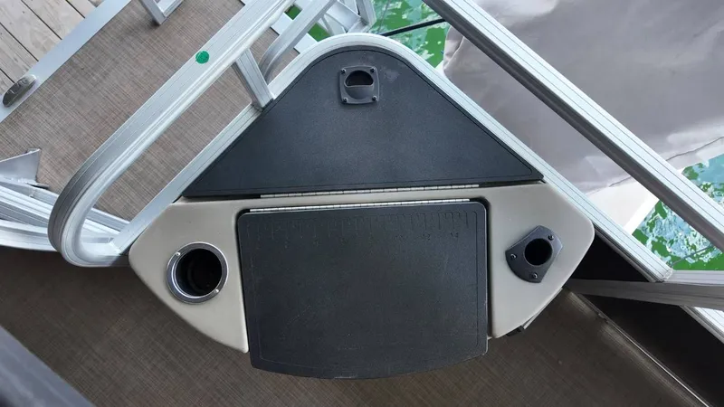 Slide: The Image of Tracker 20DLX Fishin Barge 2022 - 33